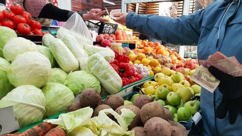 Яйця, хліб та овочі: чому українці платять за продукти все більше?