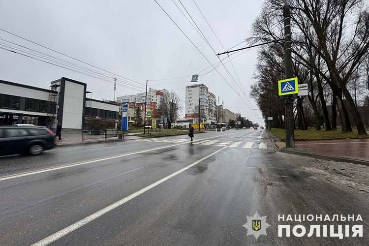 У Тернополі шукають водія, який на переході збив жінку та втік