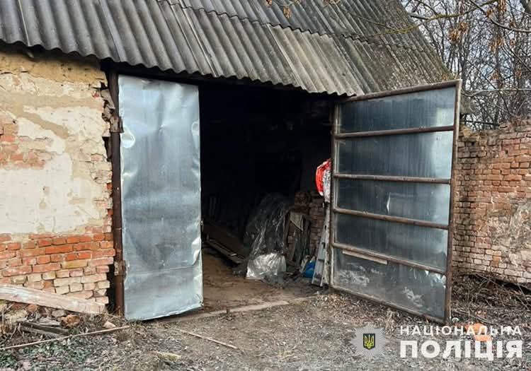 На Тернопільщині троє неповнолітніх вкрали катафалк з території церкви