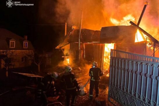 Рятувальники загасили масштабну пожежу біля Тернополя