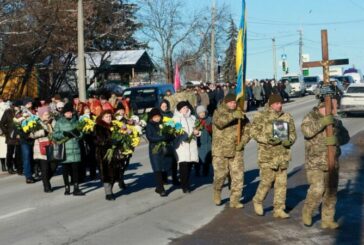 Був єдиним сином у батьків: на Тернопільщині попрощалися з молодим воїном Олександром Чуміним