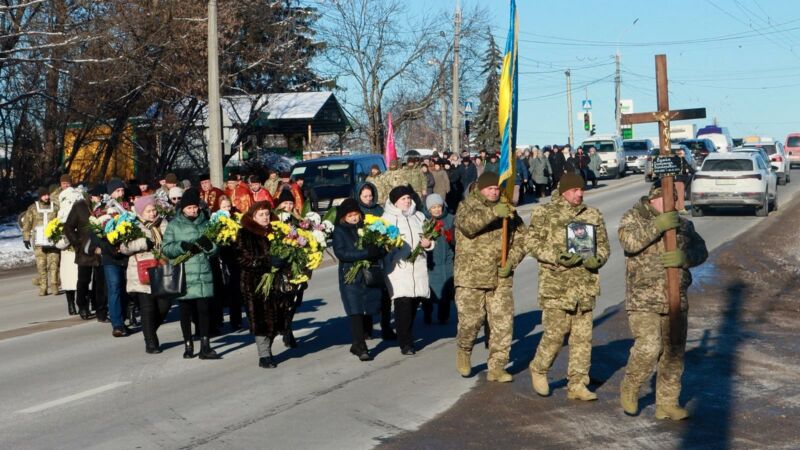 Був єдиним сином у батьків: на Тернопільщині попрощалися з молодим воїном Олександром Чуміним