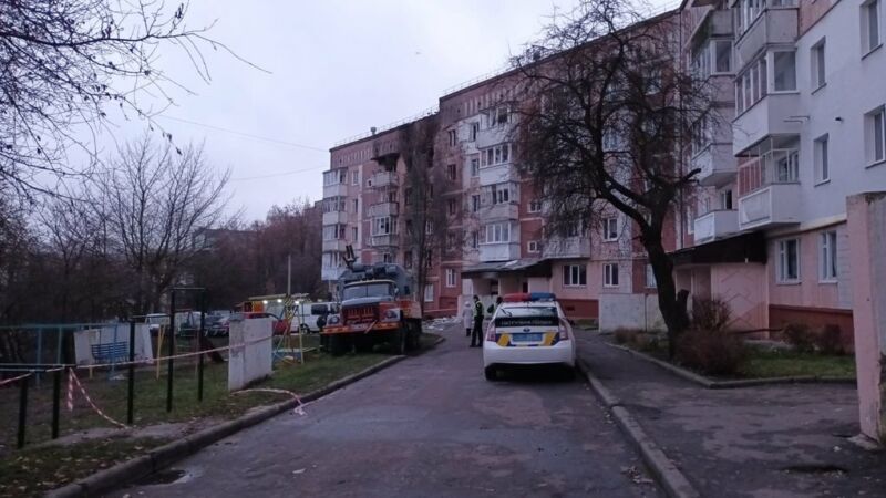 Тернопіль: у чотири під’їзди будинку, постраждалого від російського дрона, подали газ, електрику та воду