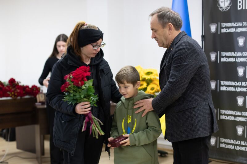 Державні нагороди отримали родини загиблих захисників із Тернопільщини