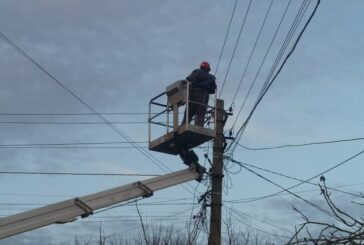 На Тернопільщині шквальний вітер пошкодив електромережі