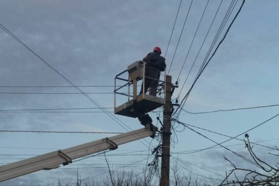 На Тернопільщині шквальний вітер пошкодив електромережі