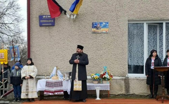 На Шумщині встановили пам’ятний знак на честь загиблого Героя Микити Бєлякова