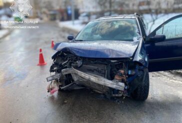 У Тернополі водій влетів у електроопору: в крові було  алкоголю в 13 разів вище норми