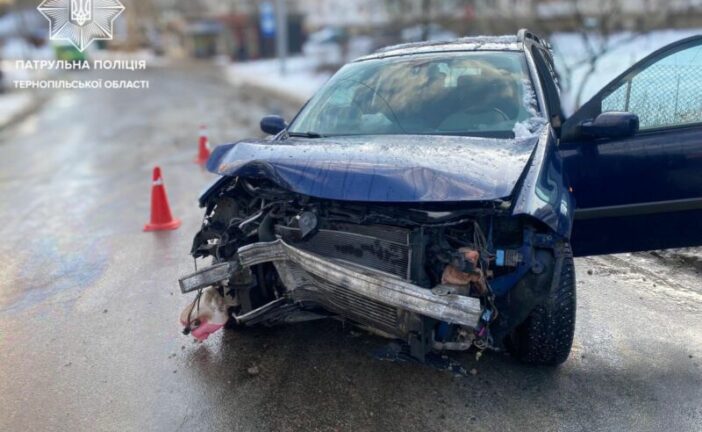 У Тернополі водій влетів у електроопору: в крові було  алкоголю в 13 разів вище норми