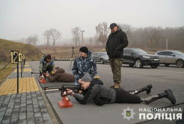 На Тернопільщині для бійців, які проходять реабілітацію, поліцейські з біатлоністами організували майстер-клас зі стрільби