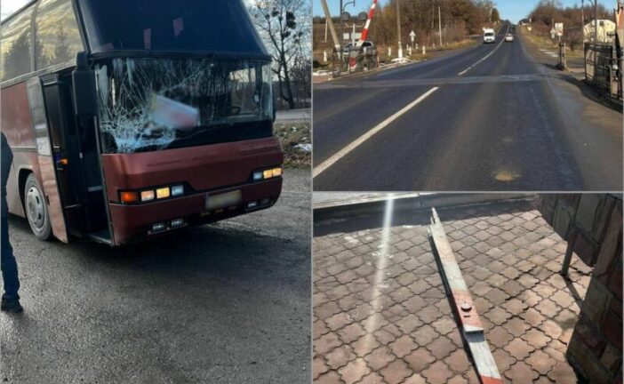 На Тернопільщині пасажирський автобус збив шлагбаум і проїхав залізничний переїзд