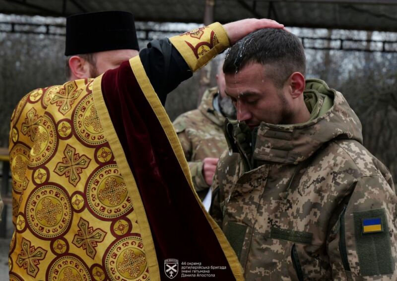 У свято Водохреща військовий із Тернопільської бригади прийняв хрещення