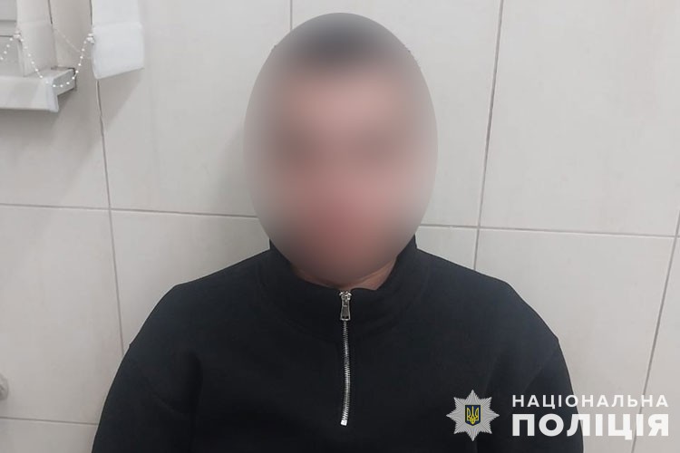 Житель Чортківщини, який погрожував поліцейським сокирою, може отримати три роки тюрми