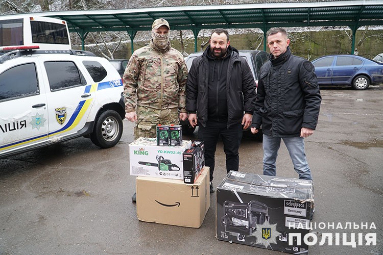 Волонтери зі Збаражчини передали благодійну допомогу для бійців стрілецького батальйону