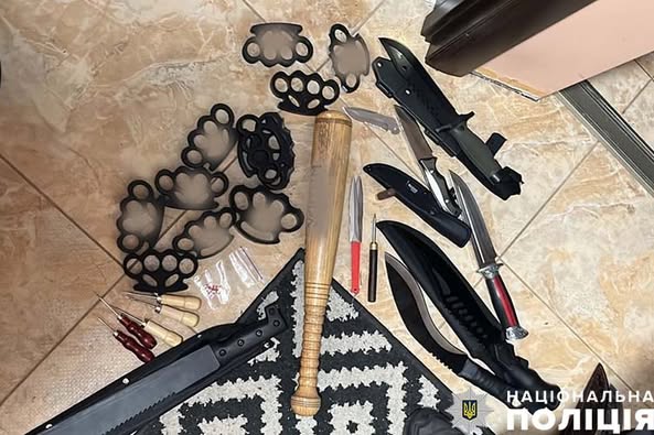 На Тернопільщині 21-річний неадекват торгував наркотою та поширював нацистську символіку
