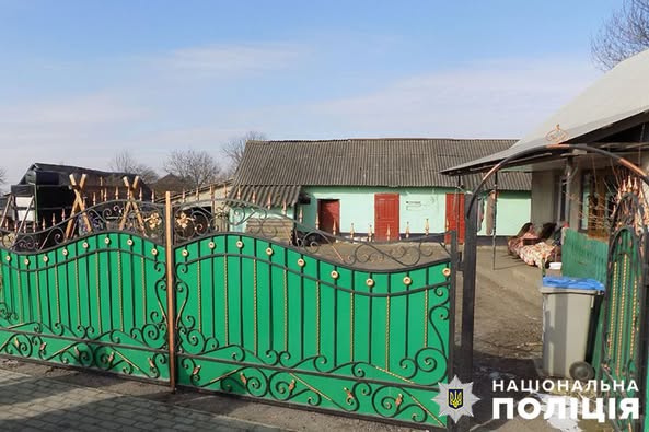На Тернопільщині тітка обікрала племінника і втекла через вікно