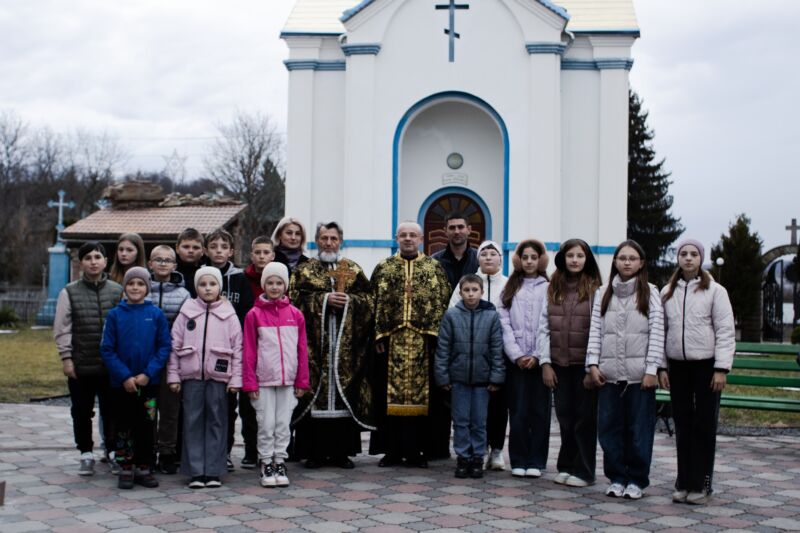 Діти Білівської парафії на Чортківщині пройшли хресну дорогу, щиро переживаючи страсті Христові