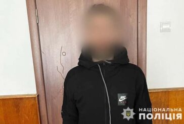 У Тернополі чоловік знайшов картку пенсіонерки і розраховувався нею у магазинах