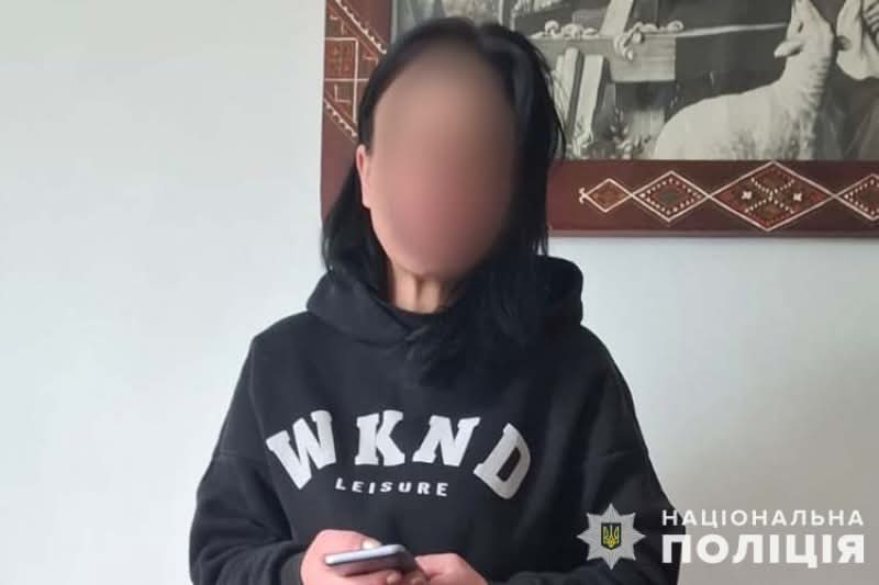 Тернополянка надсилала непристойні фото чоловікові й вимагала гроші – той пішов у поліцію