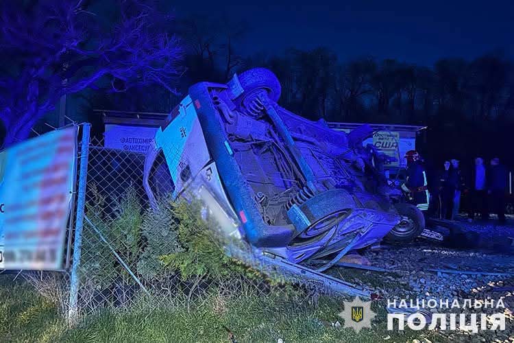 Одна людина загинула, а чотирьох госпіталізували: поліція розслідує причини ДТП на Тернопільщині