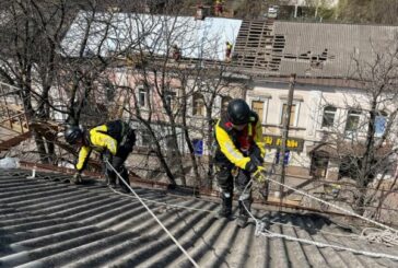 Тернопільські рятувальники допомагають ліквідовувати наслідки атаки у Сумах