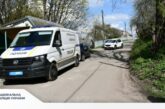 Новонароджене немовля, яке покинули серед вулиці на Тернопільщині, почувається добре, його матір шукає поліція