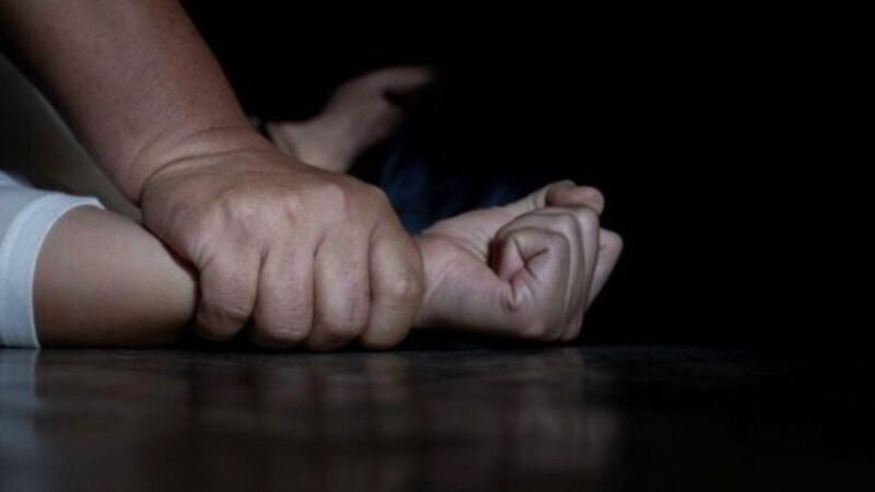 На Тернопільщині рідний батько понад пів року ґвалтував свою неповнолітню доньку