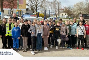 Захищають на фронті, дбають у тилу: тернопільські поліцейські піклуються про дітей своїх побратимів