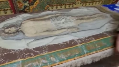 Унікальна найдавніша плащаниця зі святих місць Зарваниці, що на Тернопільщині, – на передовій