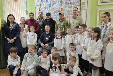 Тернопільські школярі створили гігантську писанку