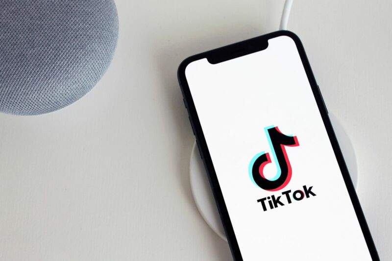Тернополянка втратила гроші, довірившись обіцянкам легкого заробітку в соцмережі TikTok