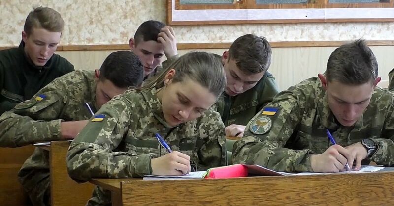 Підвищили стипендії курсантам військових навчальних закладів