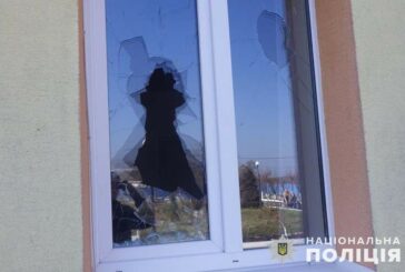 На Кременеччині молодик трощив палкою вікна та двері у держустановах: свій вчинок не пояснює