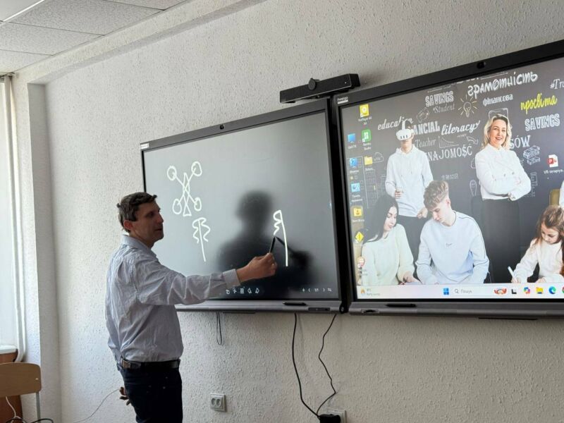 STEM-WEEK у ЗУНУ: робототехніка та сучасні технології війни – освіта у реаліях майбутнього