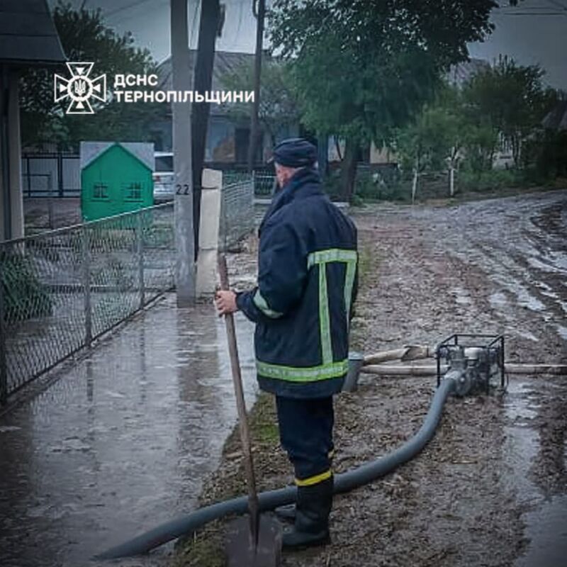 Через негоду на Тернопільщині затопило людські господарства, деякі села були без електрики