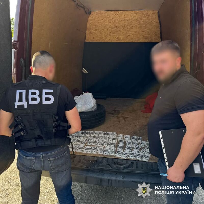 Тернополянин за 9 тисяч доларів переправляв чоловіків за кордон