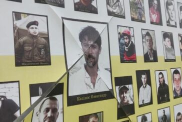 У Почаєві пошкодили постер із фото героїв Небесної Сотні – затримали уродженця Запоріжжя