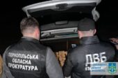 На Тернопільщині судитимуть поліцейського: взяв 17 500 доларів за документи для виїзду за кордон
