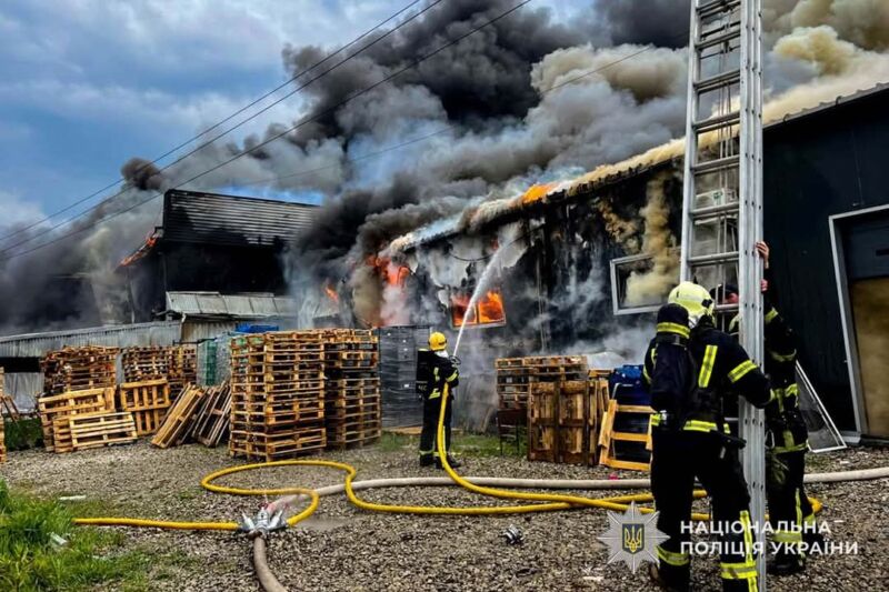У Тернополі триває розслідування масштабної пожежі на Об’їзній, серед іншого згорів продуктовий супермаркет