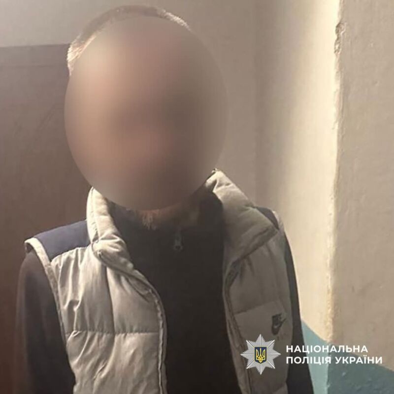 У Тернополі чоловік зайшов у магазин і почав красти товар, а потім влаштував штовханину з касиром