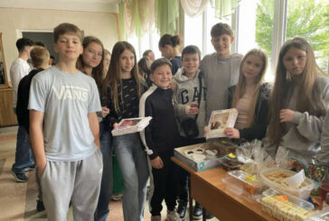 Солодкий ярмарок: в одній із тернопільських шкіл зібрали понад 60 тисяч гривень для ЗСУ