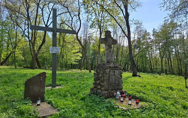 Ексгумація жертв Волинської трагедії у Пужниках на Тернопільщині завершилась