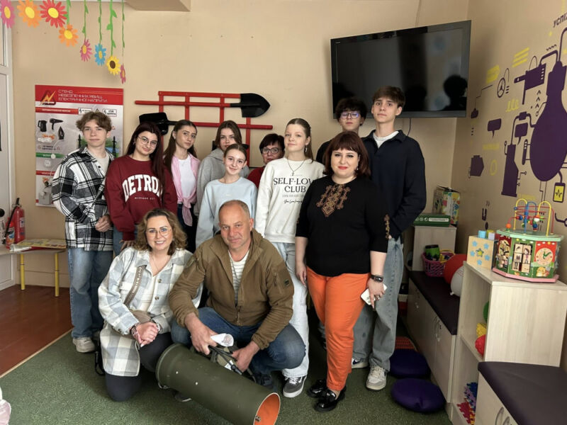 «Солодкий донат на ЗСУ»: тернопільські школярі придбали обладнання для захисників