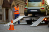 З прибудинкових територій Тернополя евакуюють покинуті автомобілі