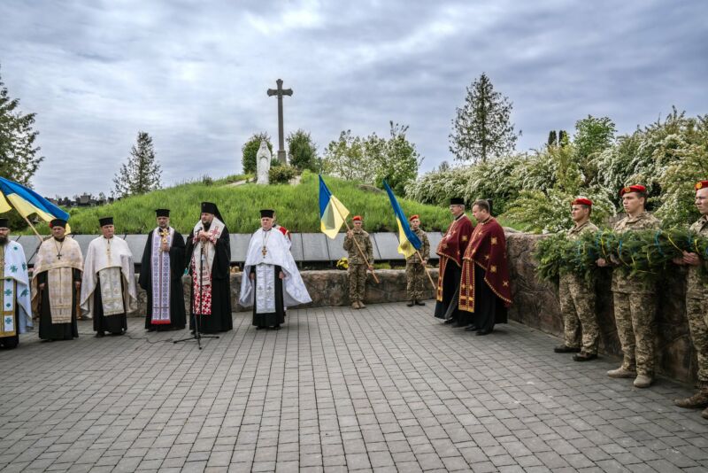 «Пам’ятаємо! Перемагаємо!»: в Тернополі вшанували памʼять полеглих у Другій світовій війні
