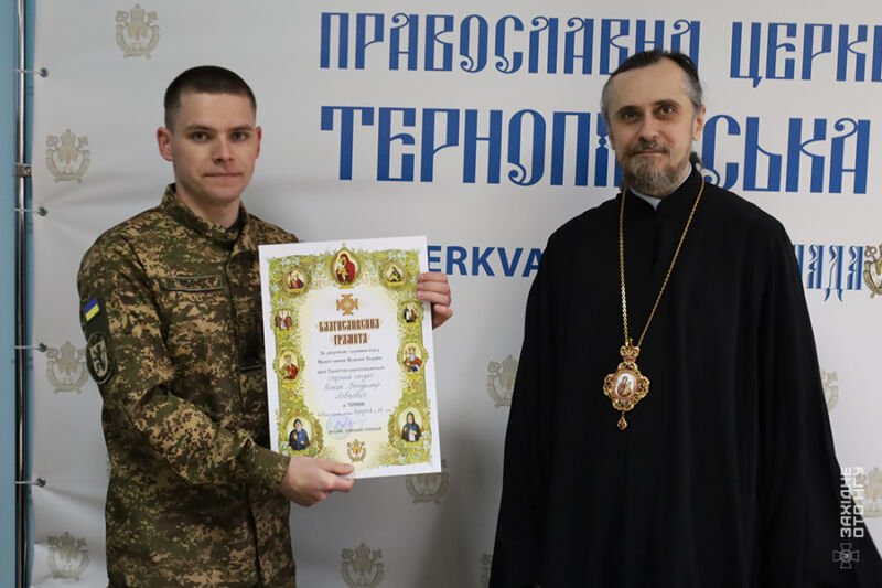 Митрополит Тернопільський і Кременецький Нестор вручив захисникам нагороди ПЦУ