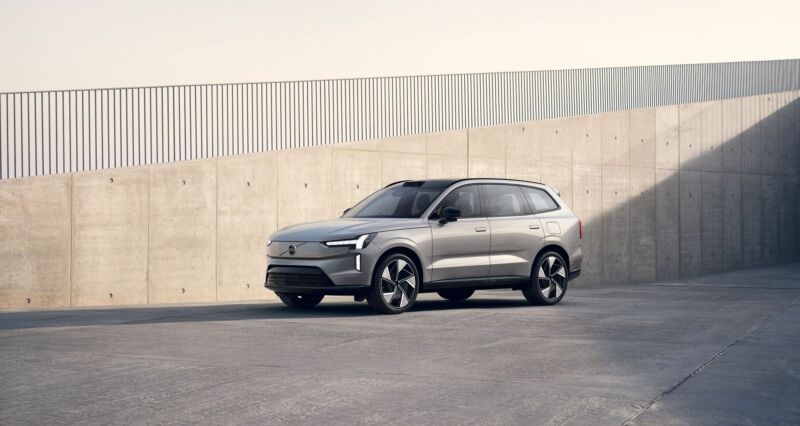 Volvo EX90: як електричний флагман адаптується до повсякденного життя