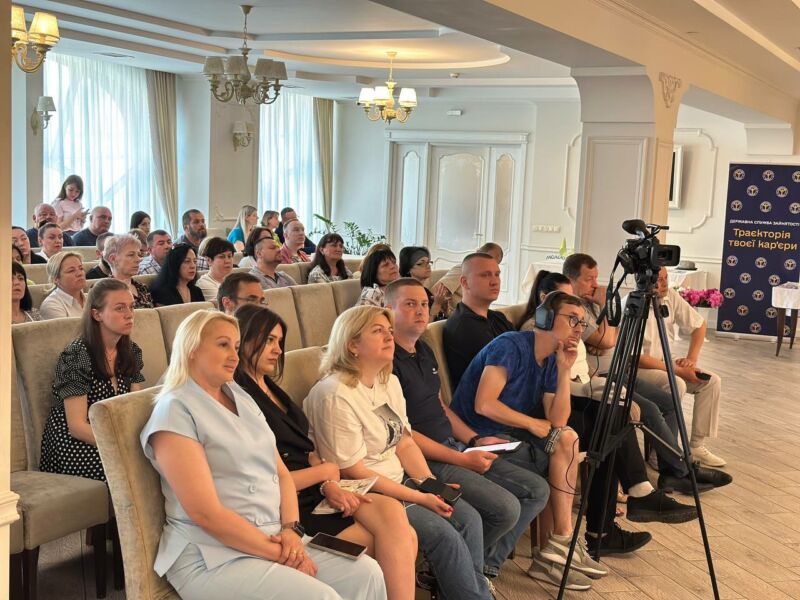 У Тернополі провели ярмарок вакансій для ветеранів: як започаткувати справу з нуля