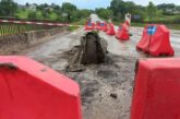 На Тернопільщині через перевантажене авто провалився міст: водій утік