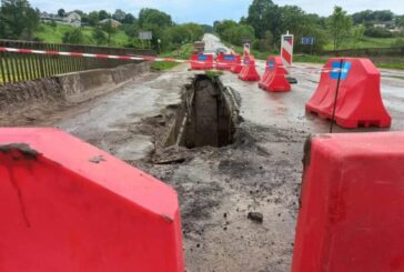 На Тернопільщині через перевантажене авто провалився міст: водій утік